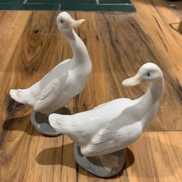Nao Lladro happy lifelike pair of ducks figurines 5” and 6” tall great condition - Picture 1 of 7